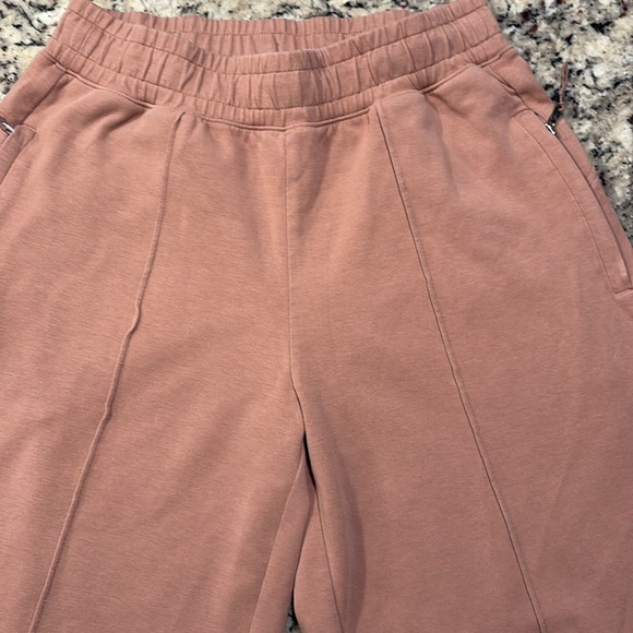 Old Navy Active Dynamic fleece wide leg pant. Size small petite. - Picture 5 of 6